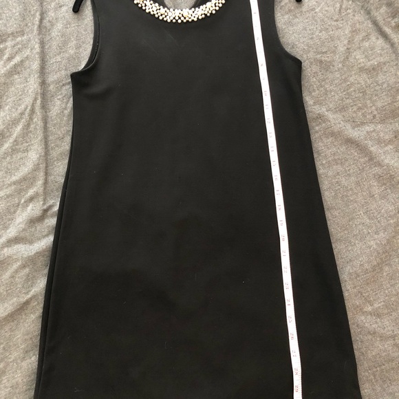 Black little dress with pearls - Picture 5 of 7